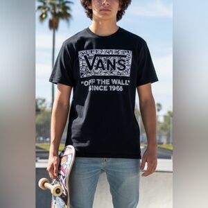 Men’s / big boys Vans Black and White Graphic logo Tee shirt medium